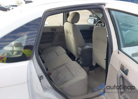 2009 Ford Focus Se z USA, uszkodzony, nr VIN 1FAHP35N09W213065